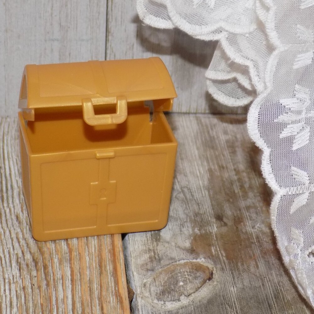 TRUNK PLASTIC BUILDING TOY TREASURE CHEST *